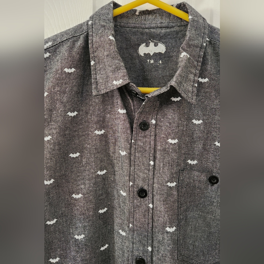 Batman DC Comics Gray Chambray Bat Logo Button Down Shirt Men's S